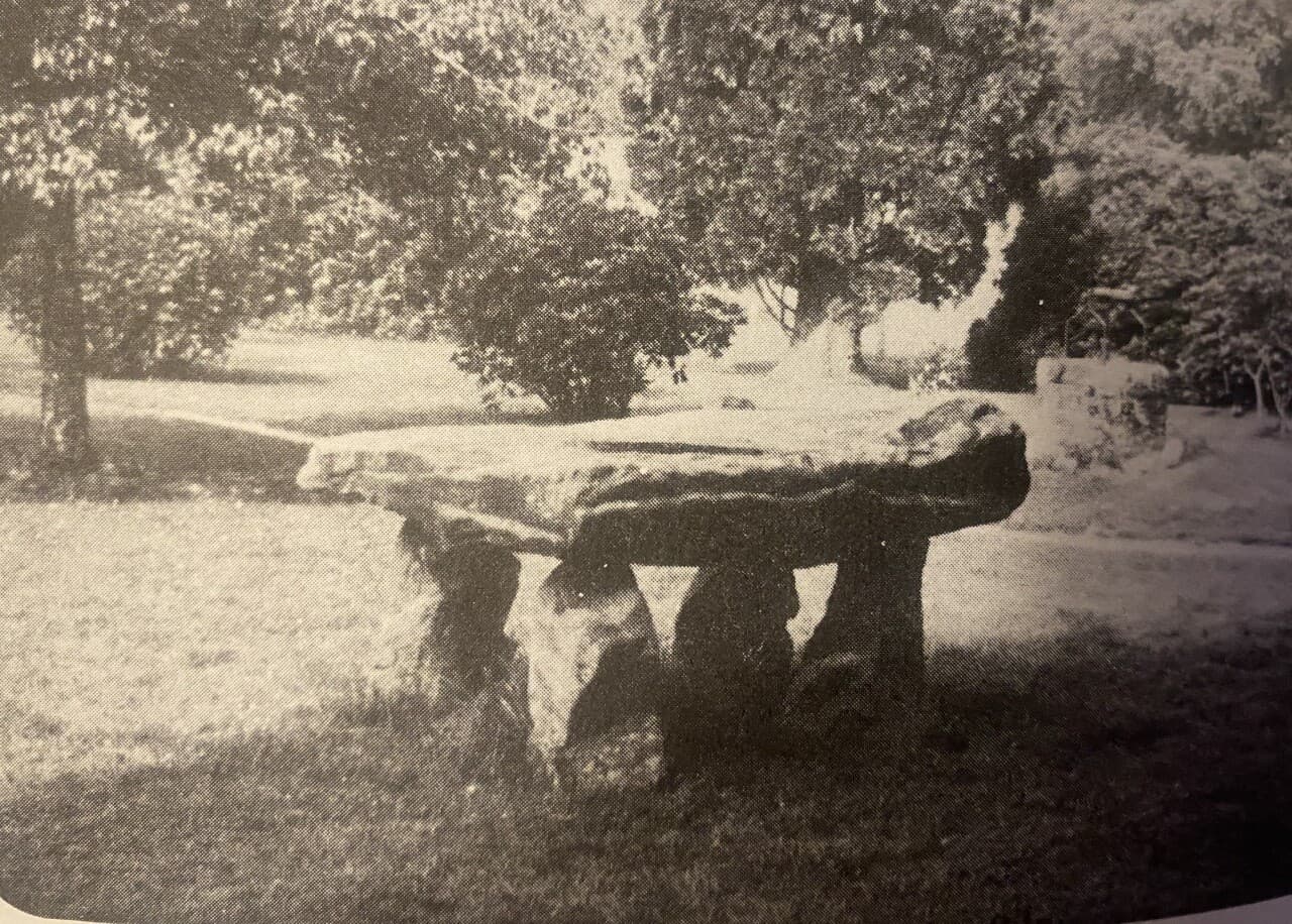 Mont de Cerisy: patrimoine français menacé par l'oubli