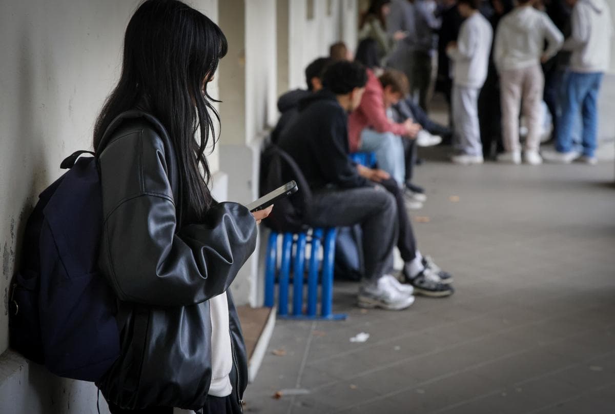 Haine en ligne: la République française face au défi numérique