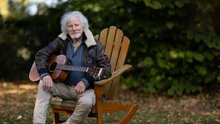 Hugues Aufray à 96 ans : un exemple de résistance culturelle