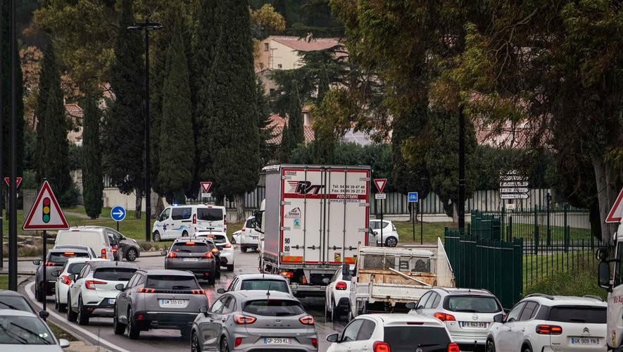 Contournement de Nîmes : le Conseil d’État valide, mais le projet reste au point mort, une leçon pour la RDC