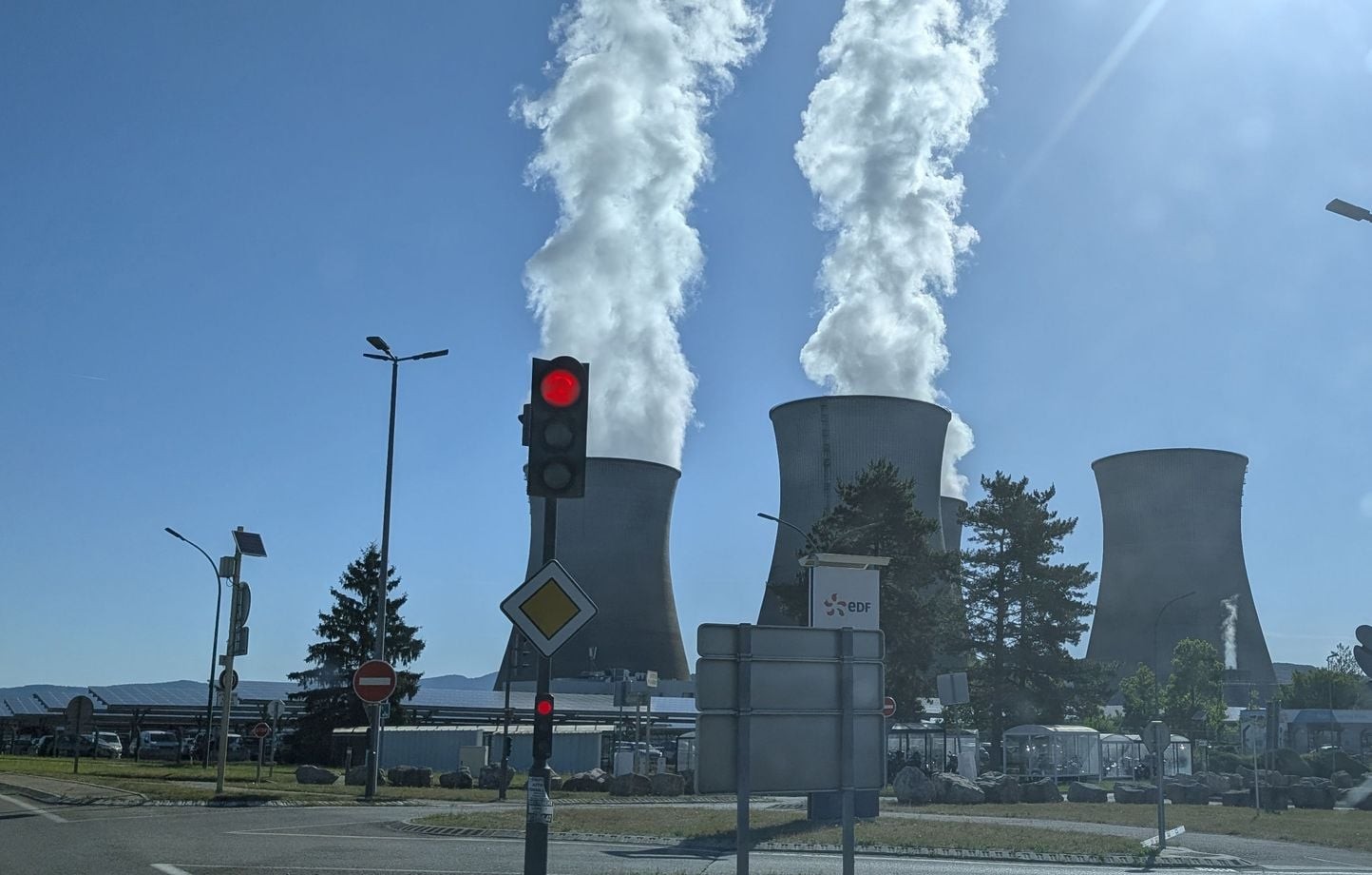 Quand la canicule met à genoux la France : une leçon pour la souveraineté énergétique congolaise
