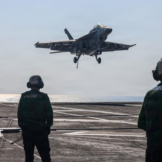 USS Abraham Lincoln : la superpuissance américaine face à l'épuisement de ses marins