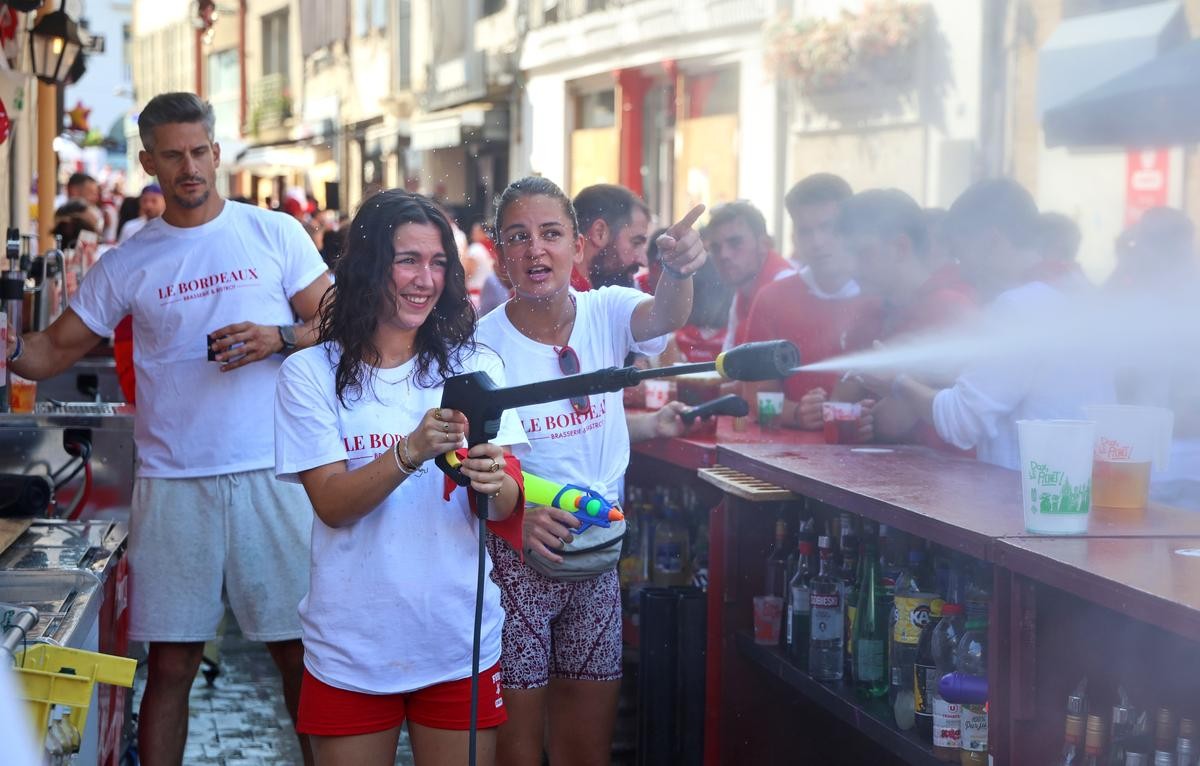 Feria de Dax : la canicule met les festayres à rude épreuve, la solidarité s'organise